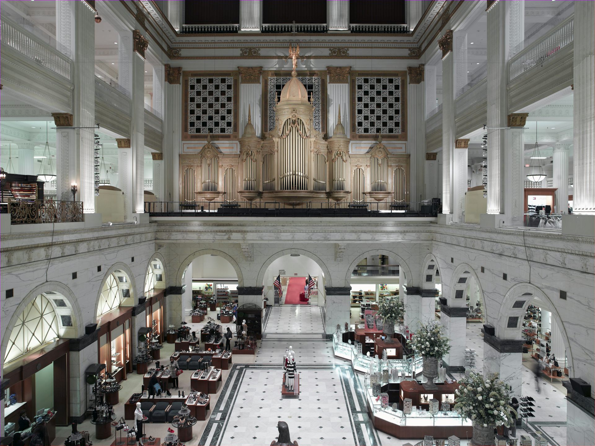 The Wanamaker organ has been part of a treasured holiday tradition in Philly for over 100 years − a historian explains its illustrious past and uncertain future